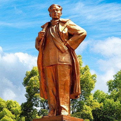 定制大型铸铜人物塑像玻璃钢仿铜名人刘少奇雕塑公园景观装饰摆件