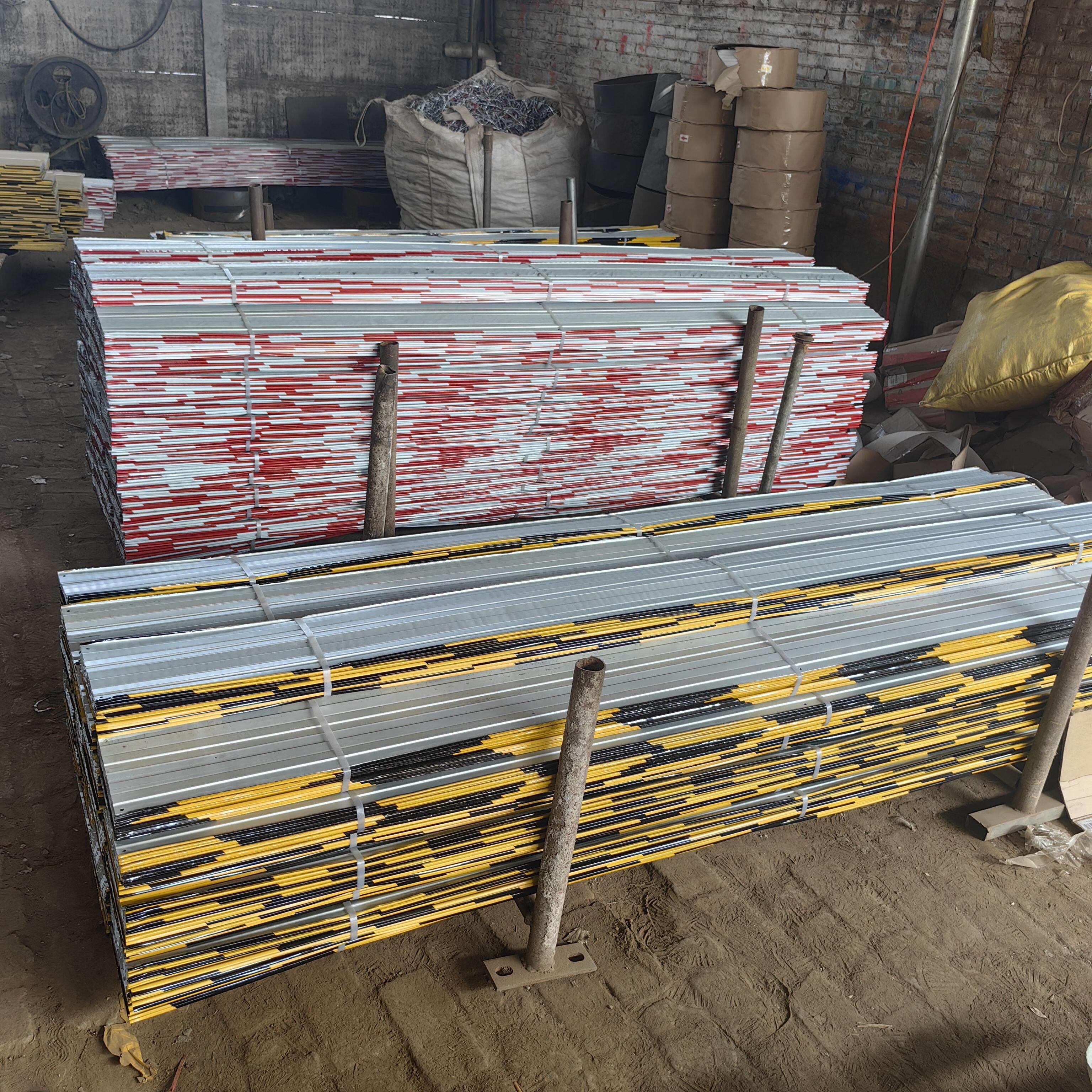 护建筑工地铁警带镀锌安全挡脚板外示架踢脚板红白角VTI皮踢脚板
