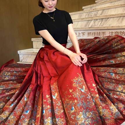 【花莺】2025新款婚嫁订婚敬酒服7对褶高端织锦缎马面裙曹县汉服