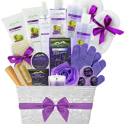 Deluxe XL Spa Gift Basket with Essential Oils. 20 Piece Luxu