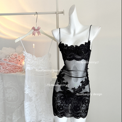 纯欲透视蕾丝网纱约会吊带睡裙