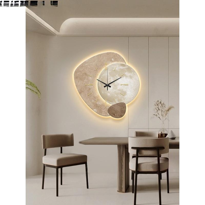 意式轻奢挂钟客厅新款感餐厅装饰画钟表挂墙创意时钟壁灯家用