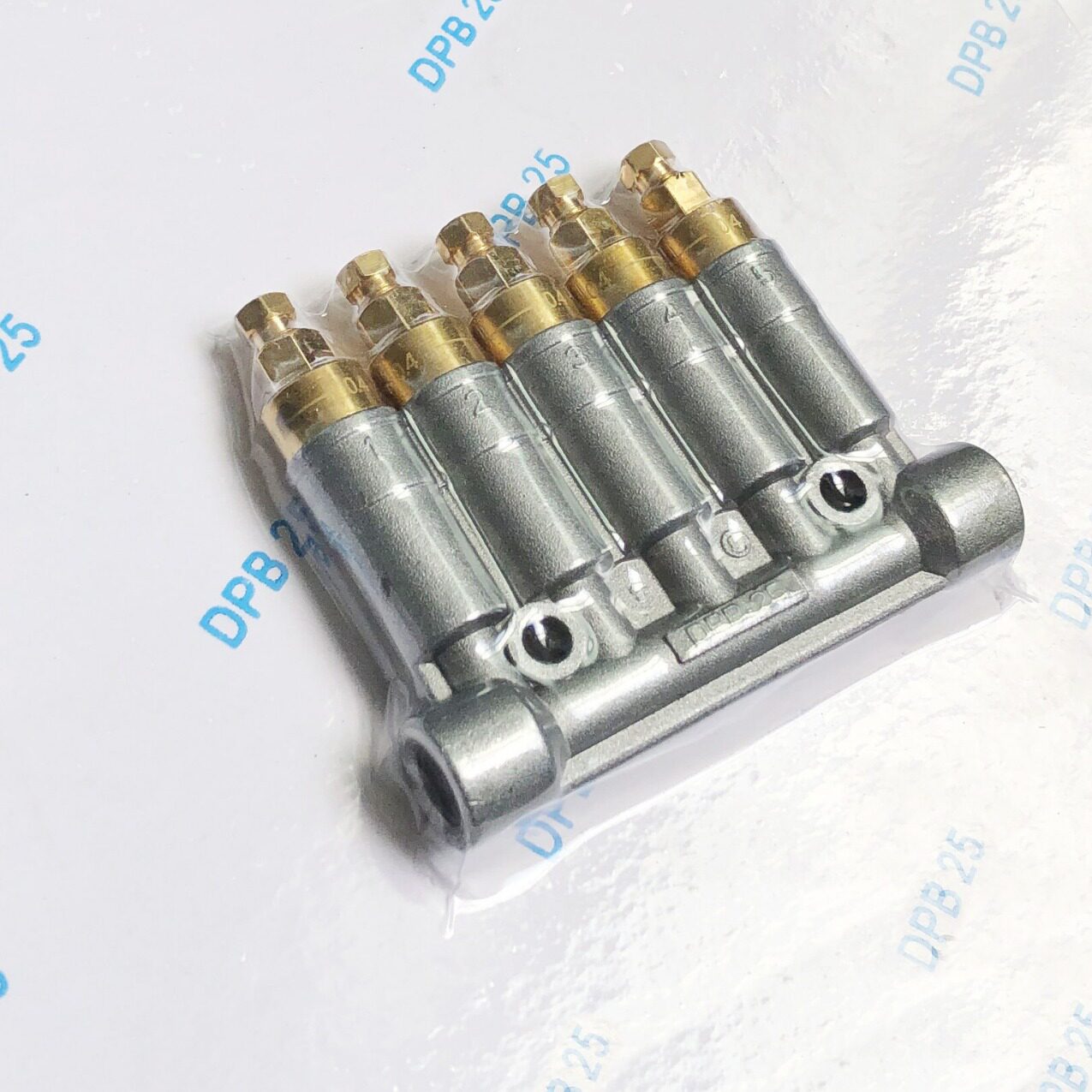 进口款DPB-25DPB-150.16cc0.2cc0.4cc加压定量容积式分配器