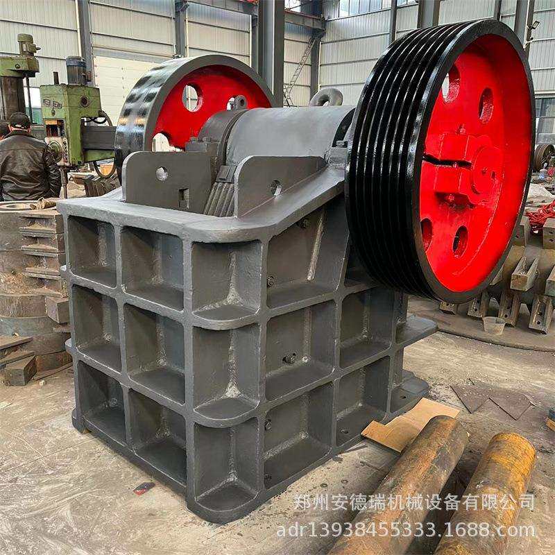 水泥砖块46鄂式破碎机白云石河卵石碎石机大口径建筑石料粗碎机