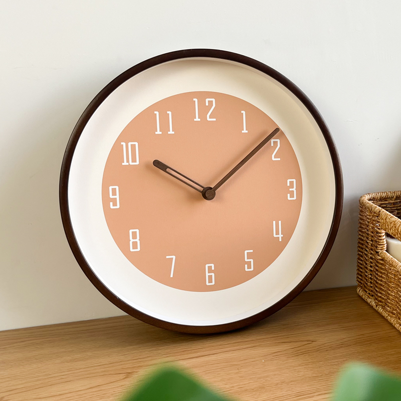 客厅挂钟表家用实木现代挂墙免打孔时尚极简高级感超静音时钟
