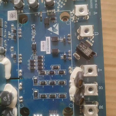 斯达GD75PIY120C6SN_B90拆机 实物如图。