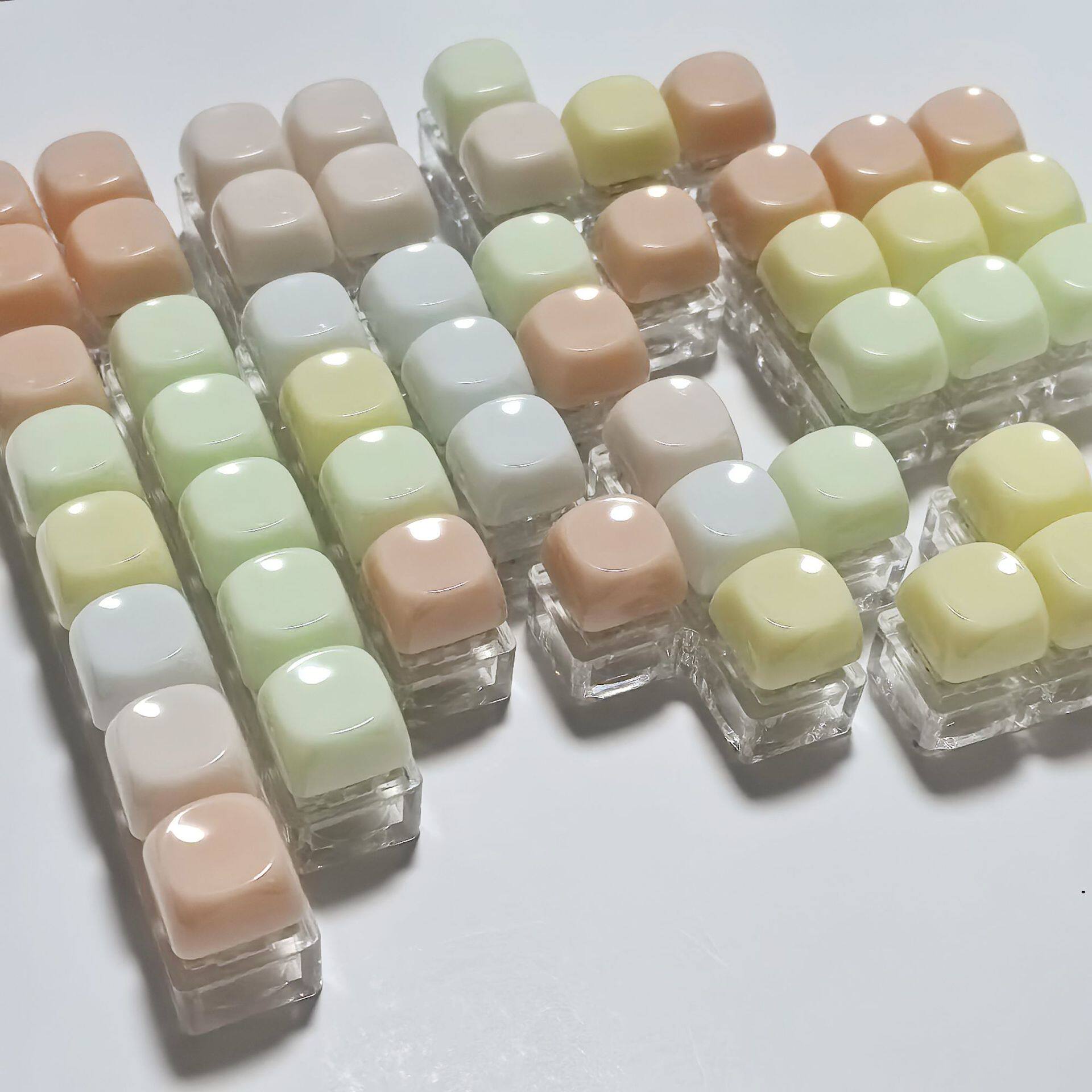 圆润软糖pc透明按键减压玩具书包挂件办公室手指小玩具机械键盘