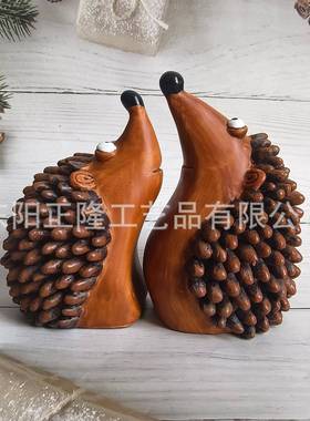跨境创意新品情人节礼物情侣刺猬摆件书房桌面装饰雕像树脂工艺品