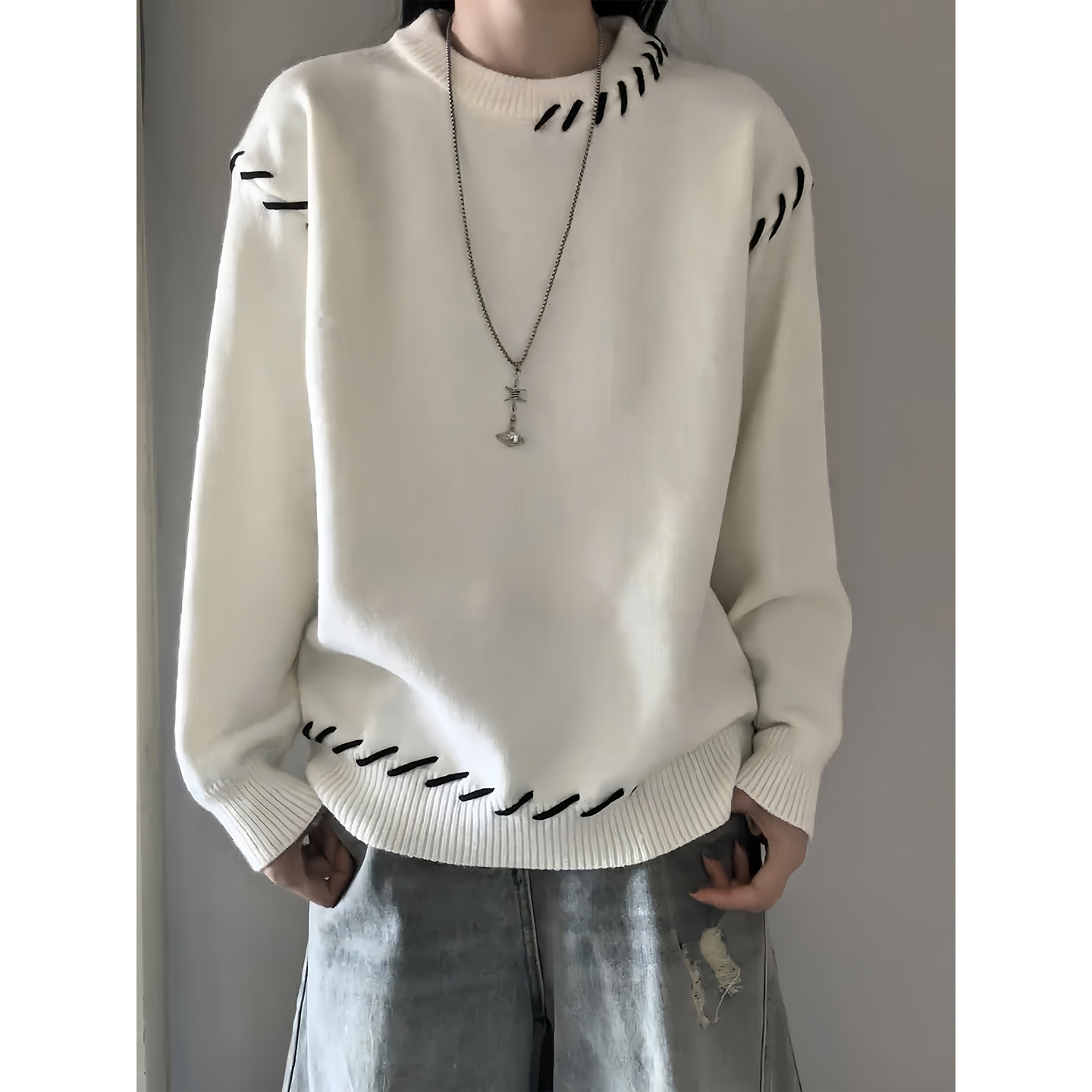 白色手缝线圆领毛衣男冬季