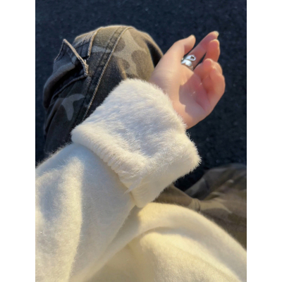 米杏色圆领加绒毛衣男款冬季加厚