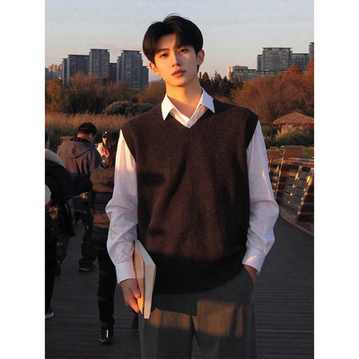 学院风V领针织背心慵懒风冬季男
