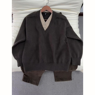 咖色假两件拼接v领毛衣男秋冬
