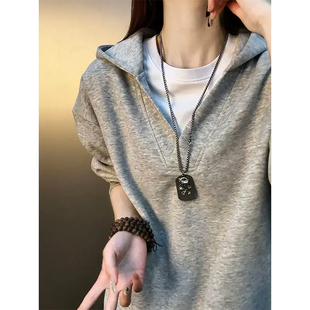 浅灰色假两件拼接V领卫衣男款春季小众设计感连帽衫美式休闲外套