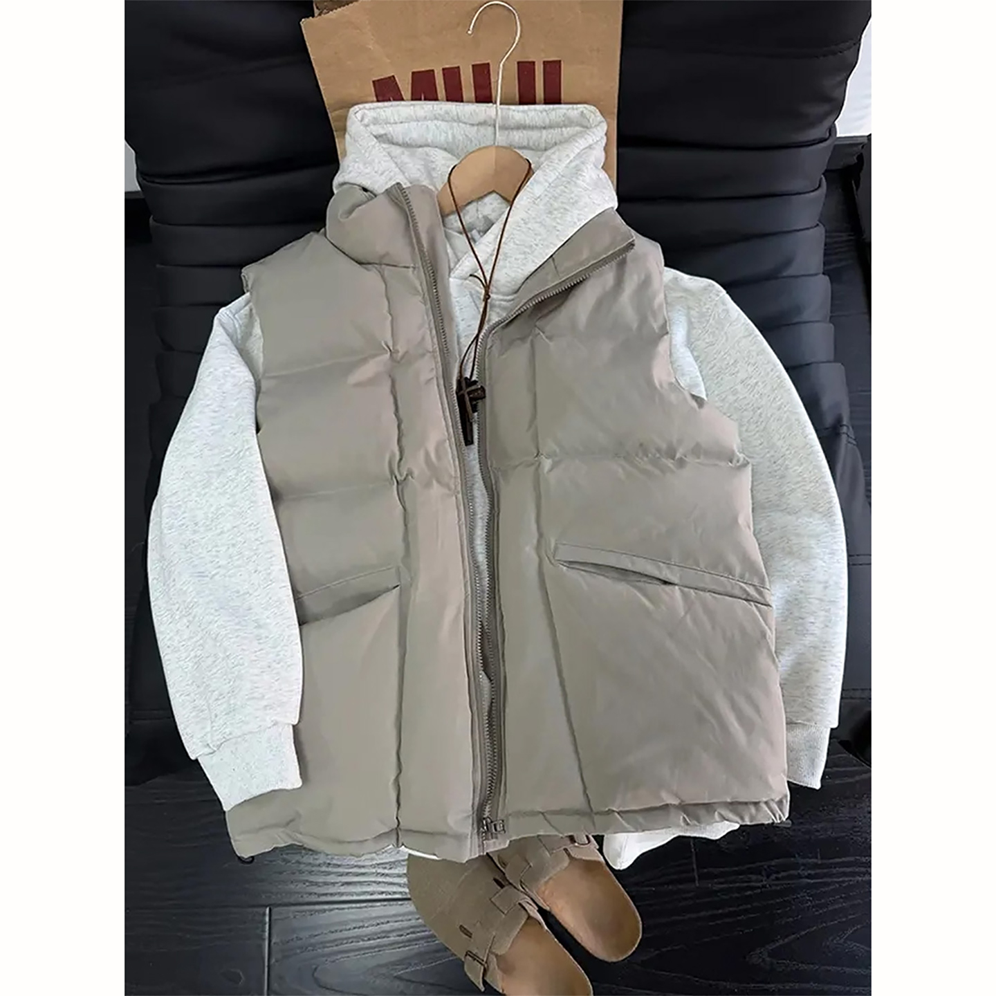 米灰色美式运动羽绒马甲男冬季