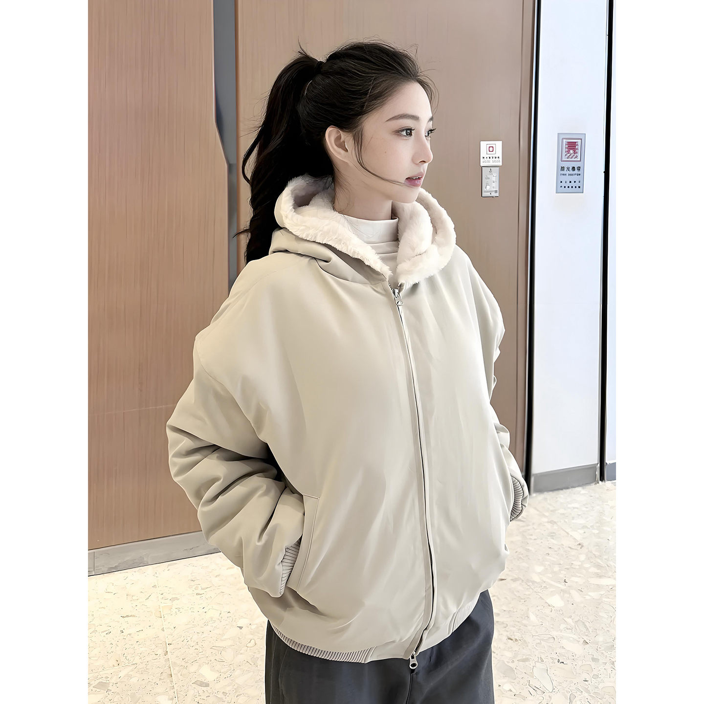 杏色pu皮座山雕棉服男女冬季