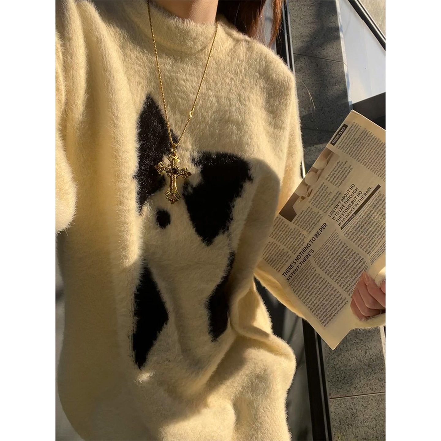 米白色卡通小狗圆领毛衣男秋冬