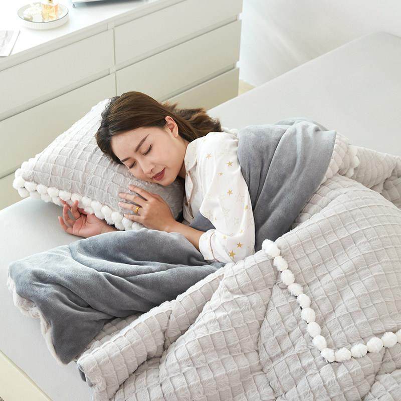 纯色双面兔绒抱枕被子两用加厚汽车牛奶绒保暖靠垫被办公室盖毯冬