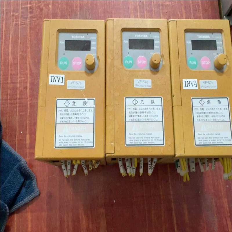 议价东芝变频器 VF-S7 0.4KW 220V VFS7E-2