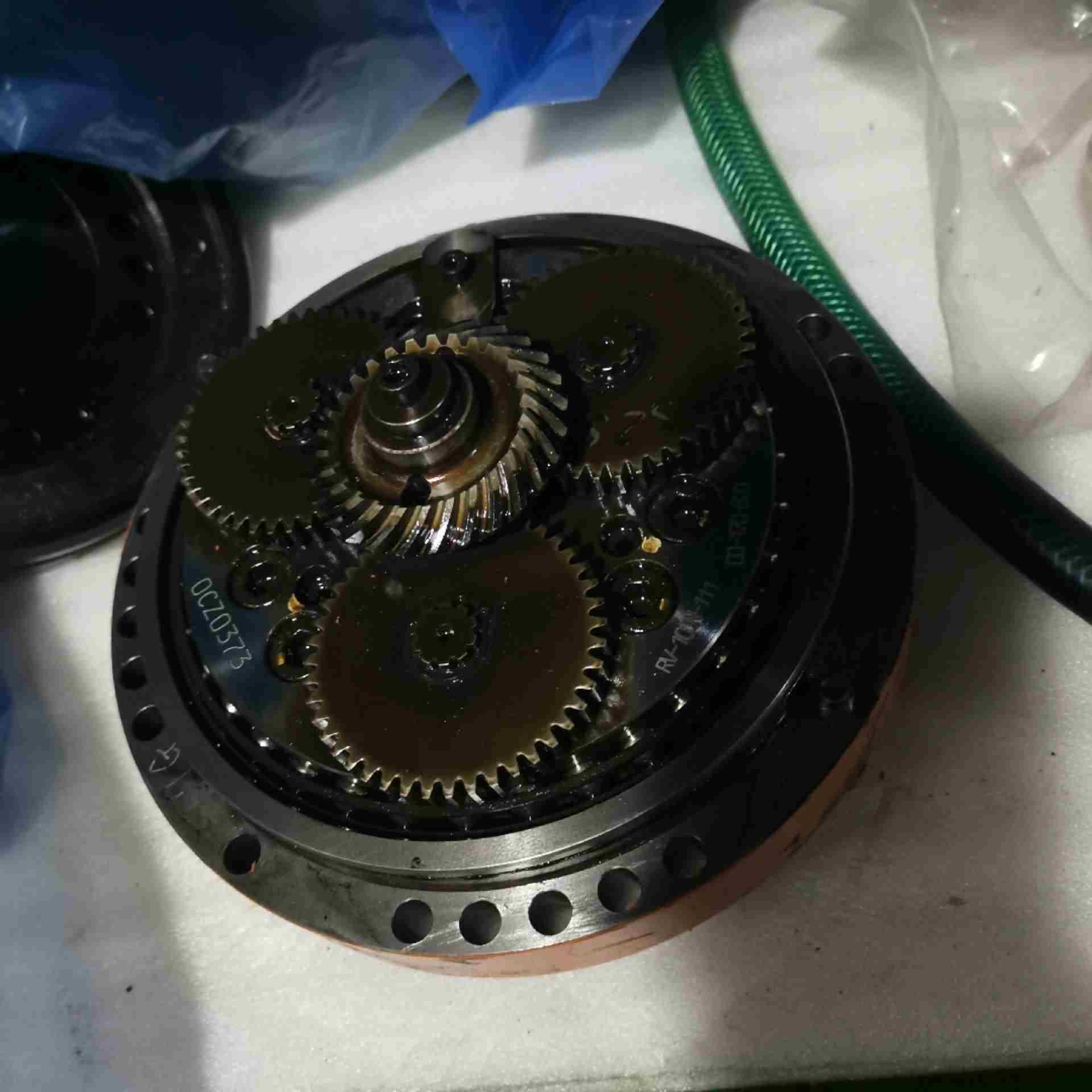 C028705-001 ABB机器人 IRB2600 三轴减议价