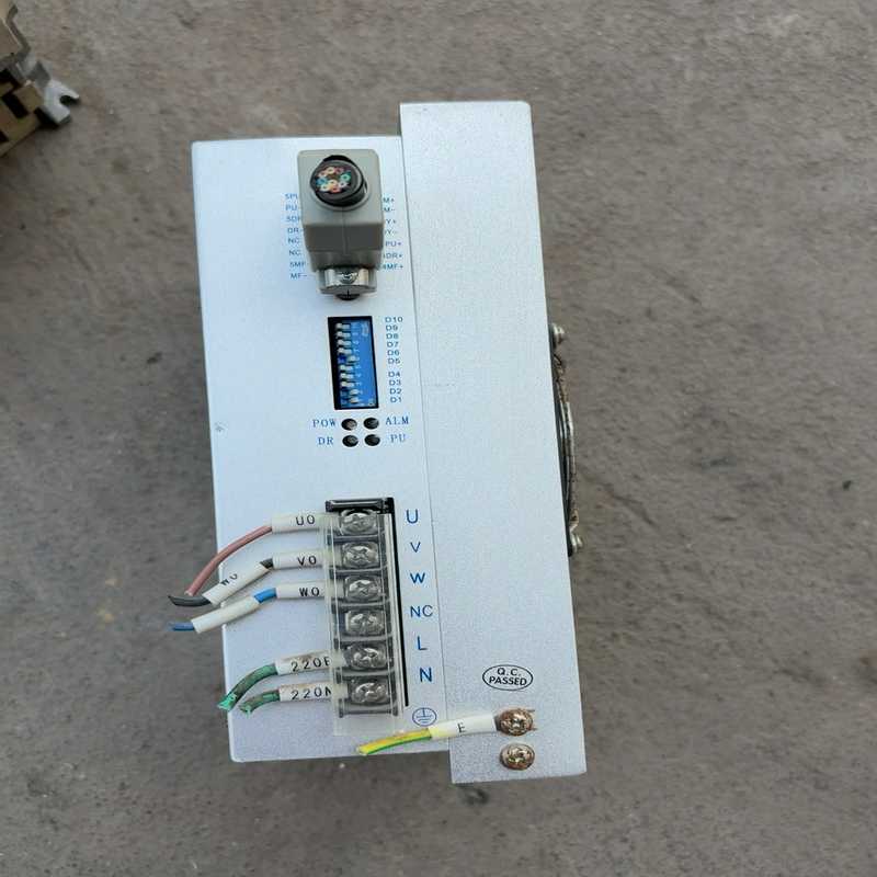 议~步进驱动器DV3722B1.4三相混合式步进电机驱动器+实图