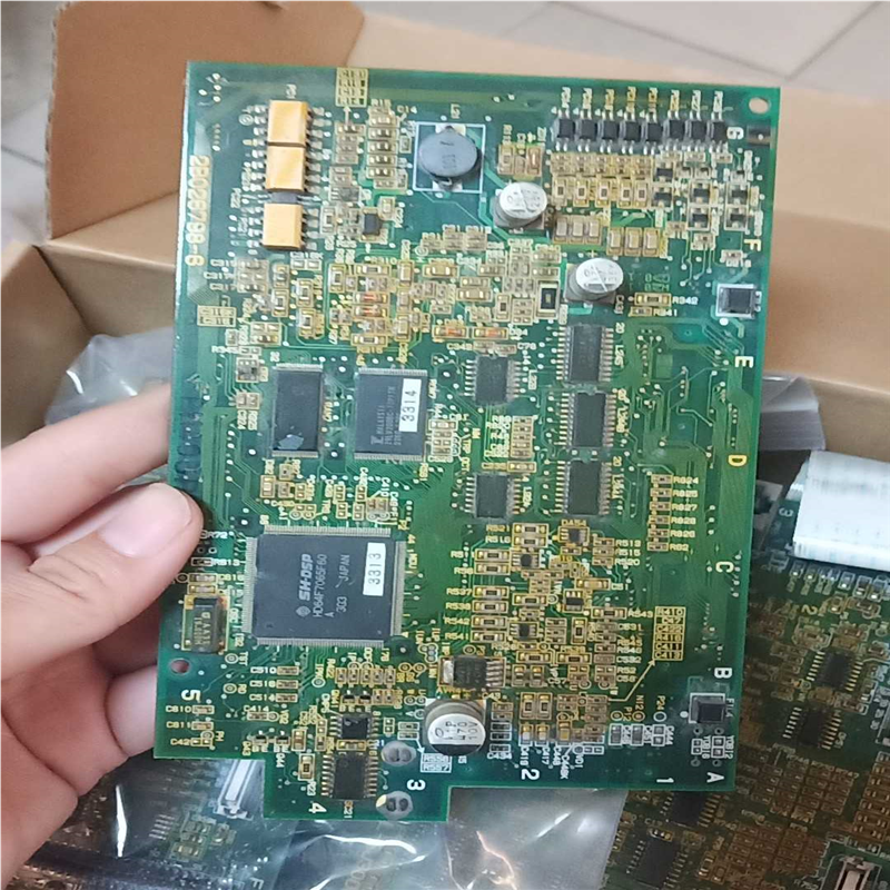 变频器主板 IL-Sj300F 2B026798-6~议价
