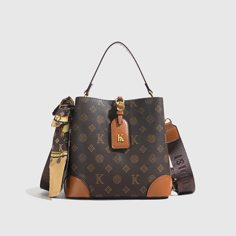 水桶包秋冬新款高级感女包包经典老花单肩包大容量通勤女士斜挎包