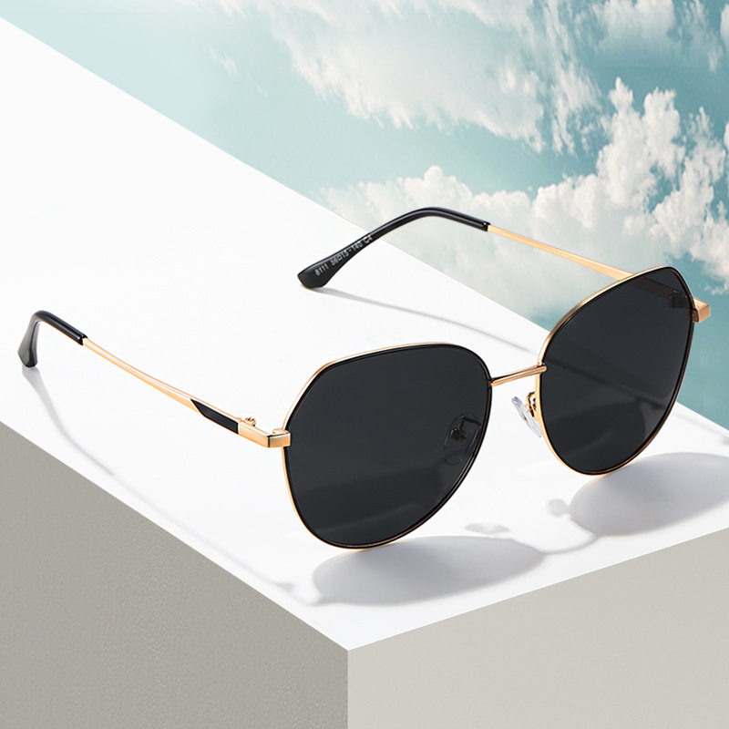 2023新款街拍女士时尚太阳镜新潮偏光眼镜大框圆脸驾驶墨镜女8111