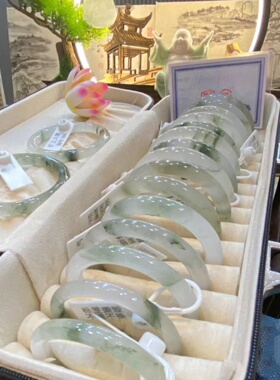 新疆天山翠玉手镯白月光半山水飘花圆条手镯子冰糯种翠玉镯子女款