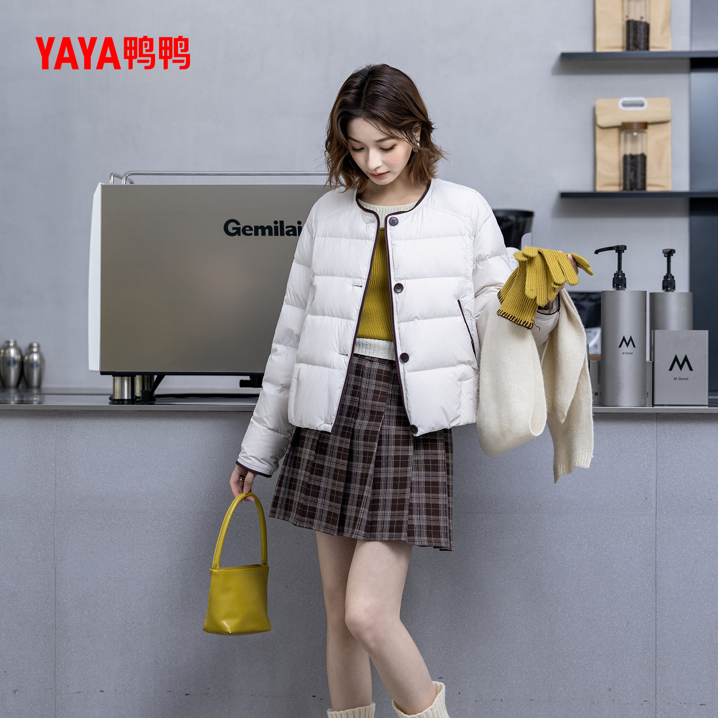 YAYA鸭鸭官方新国标90绒羽绒服女短款2025新款秋冬时尚百搭外套