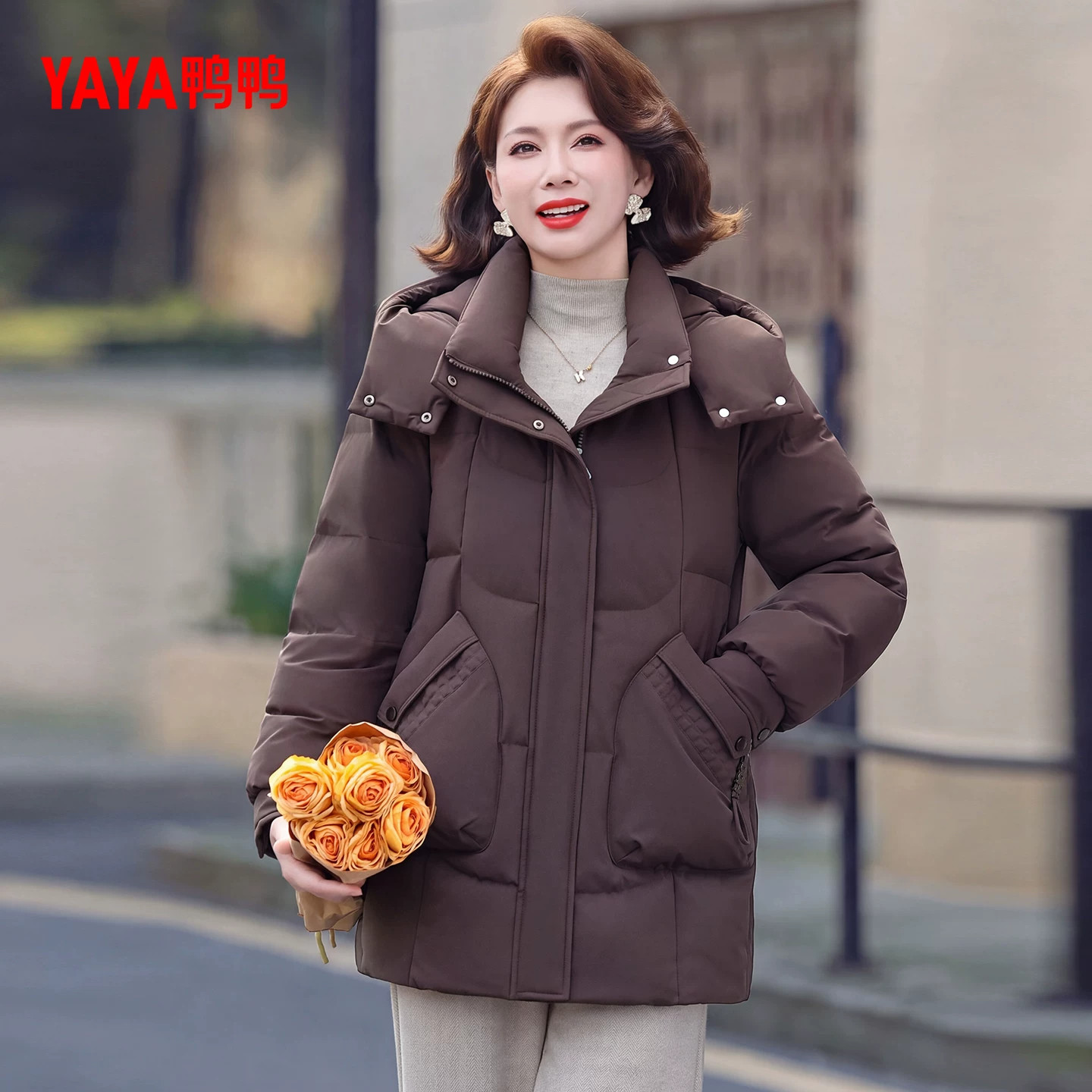 YAYA鸭鸭中年妈妈羽绒服女装2026冬季中长款连帽气质洋气保暖外套
