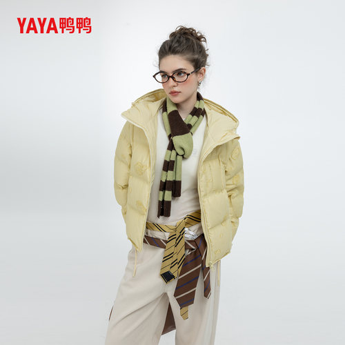 鸭鸭YAYA鸭鸭羽绒服女2025冬季短款爆款宽松小个子图案连帽厚外套