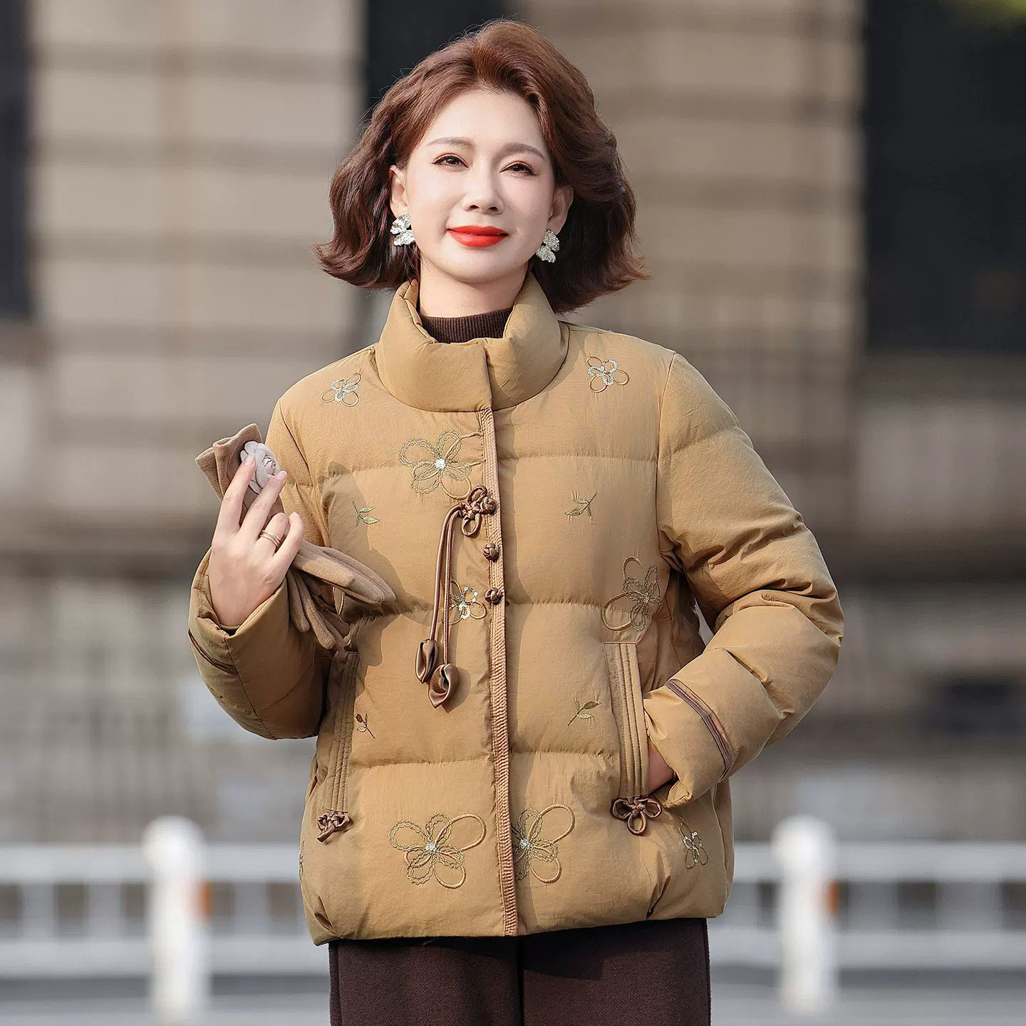 鸭鸭妈妈短款羽绒服女短款2026新冬季中老年女款洋气立领加厚外套