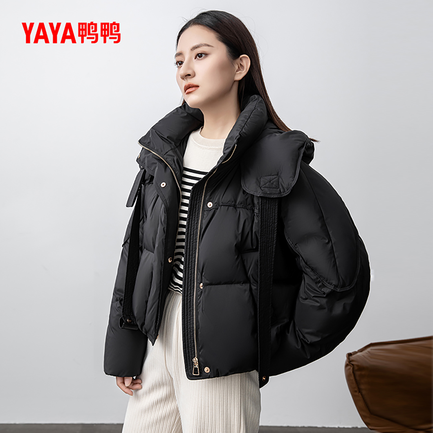 鸭鸭时尚短款连帽羽绒服外套
