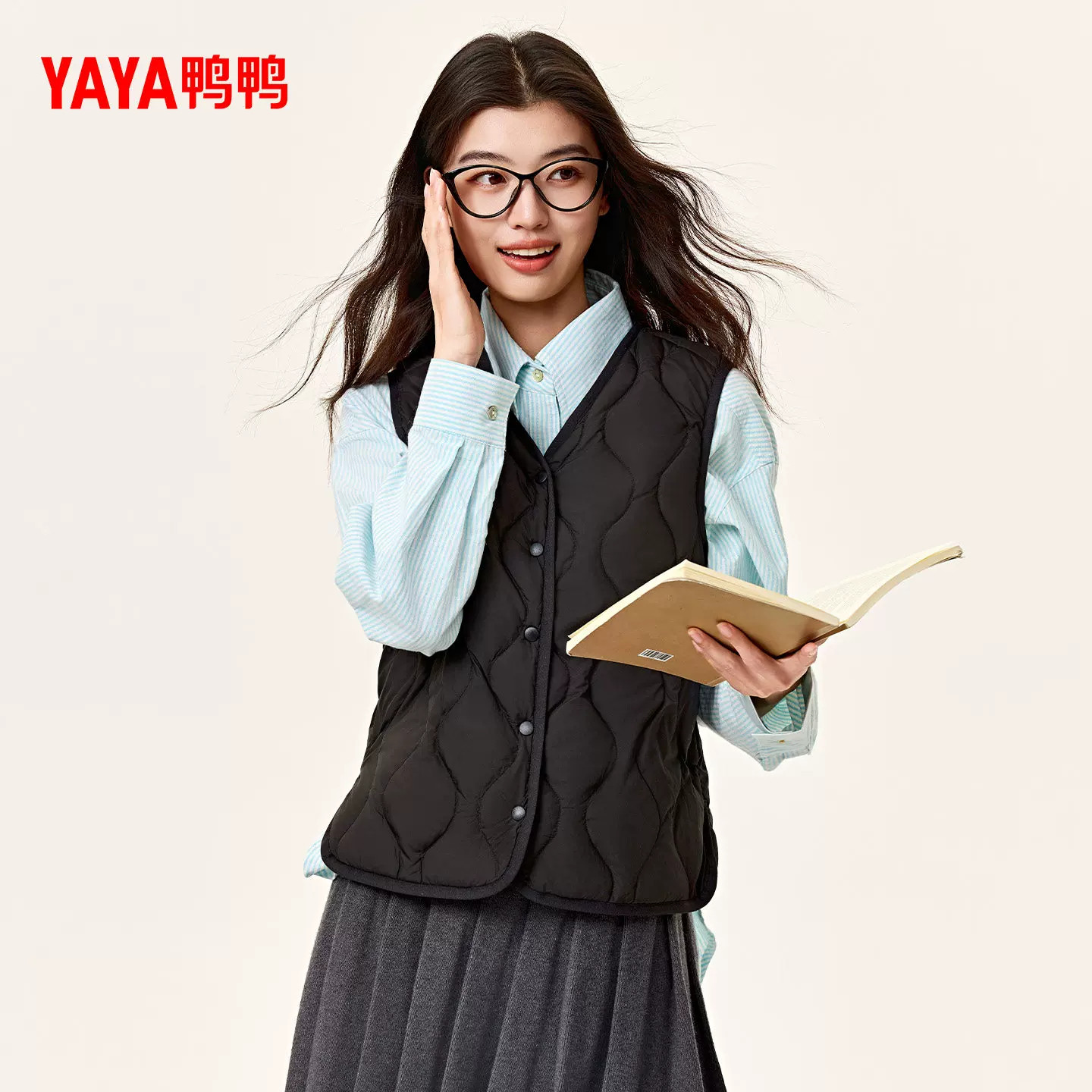 YAYA鸭鸭轻薄羽绒服马甲无袖外套女V领90绒保暖内搭小众背心外穿
