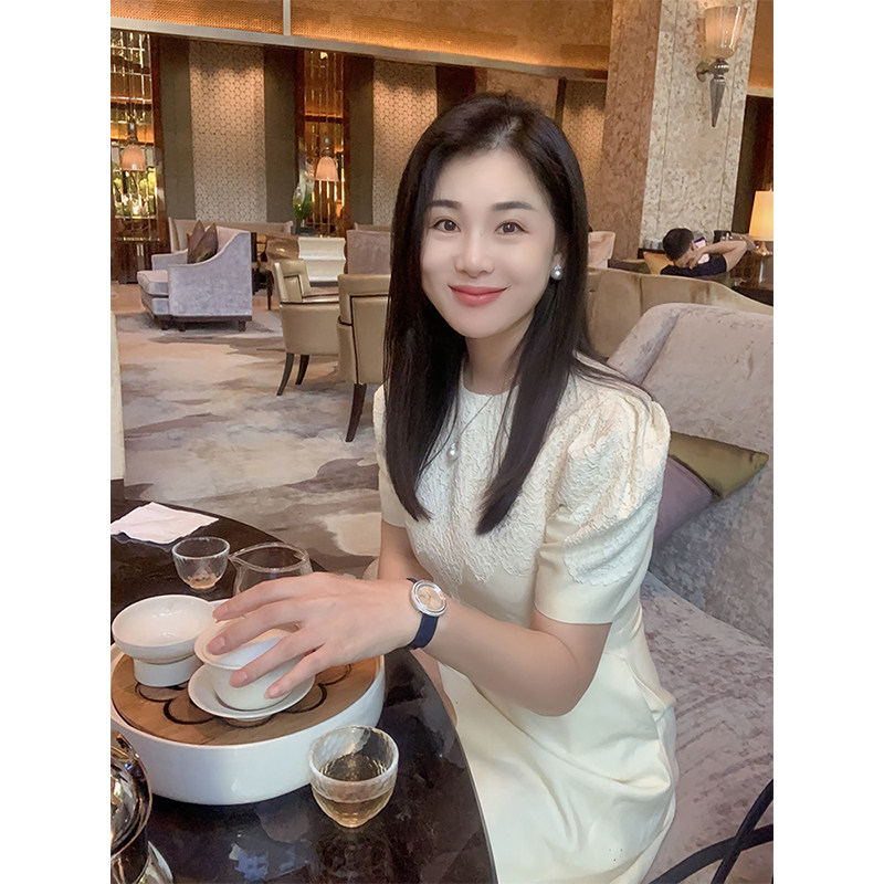 气质名媛女神范高级感高端法式精致小香风重工白色连衣裙子女夏季