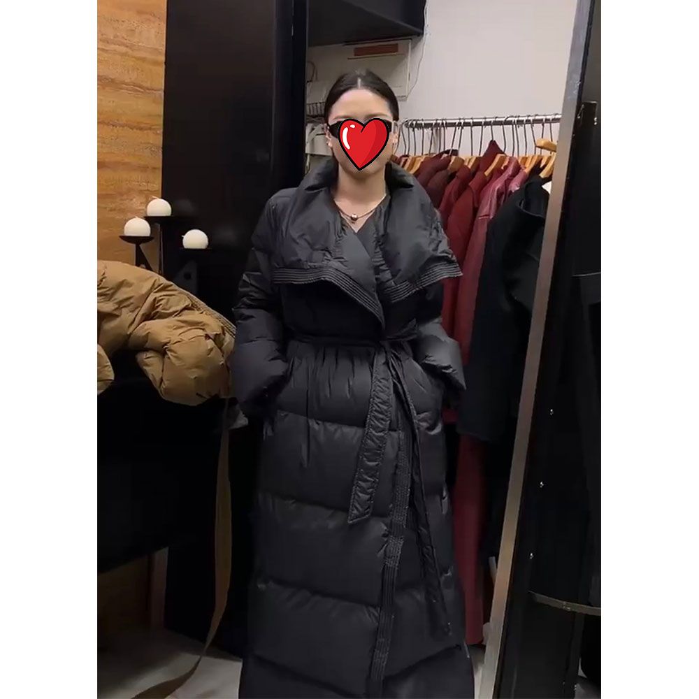 黑色大翻领羽绒棉服冬季