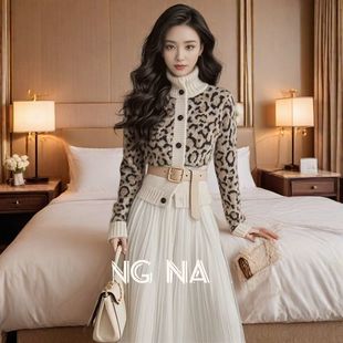 2024新款 爆款 秋冬杏色豹纹印花上衣高领半身裙两件套女小香风套装