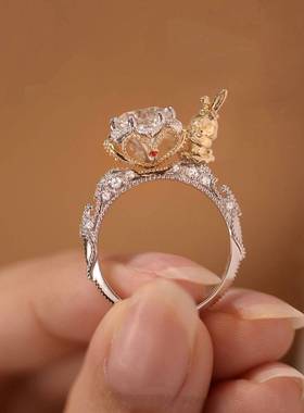 精致玫瑰花兔子戒指镶嵌莫桑钻莫桑石女百搭戒指情侣订婚结婚戒