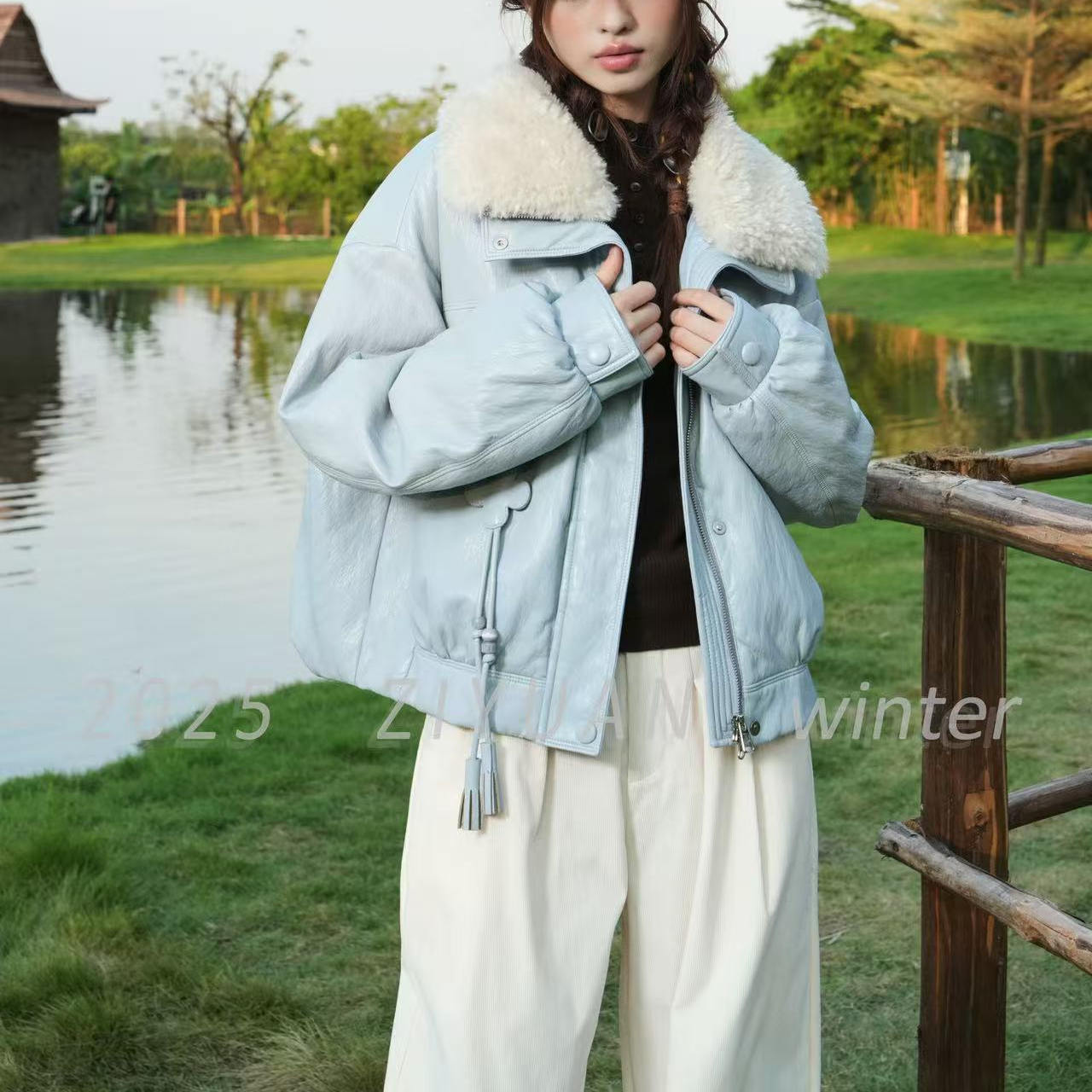 蓝色短款90白鸭绒羽绒服