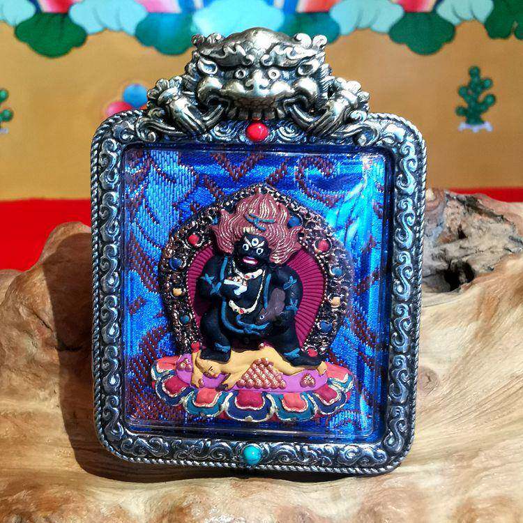 西藏矿物质彩绘擦擦佛像嘎乌盒吊坠本命佛黑财神随身小唐卡挂件