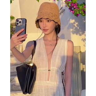 纯欲性感镂空挂脖露背背心连衣裙女夏日海边显瘦微透绑带度假长裙