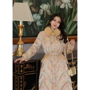 水滴君《山樱晚秋》冬季新品水貂毛拼接收腰提花羽绒服