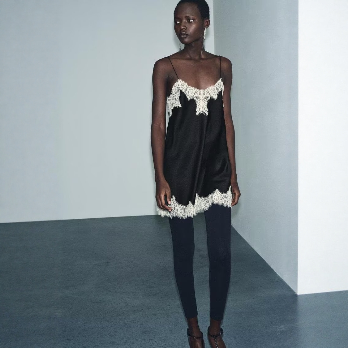 复古风撞色蕾丝丝缎质感吊带上衣