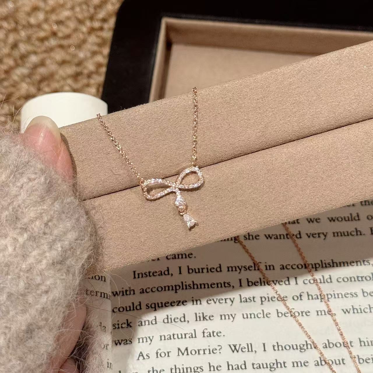 日本品质闪钻蝴蝶结项链时尚简约水滴状锁骨链小众百搭饰品女轻奢