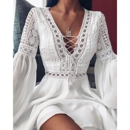 蕾丝钩花镂空V领收腰连衣裙