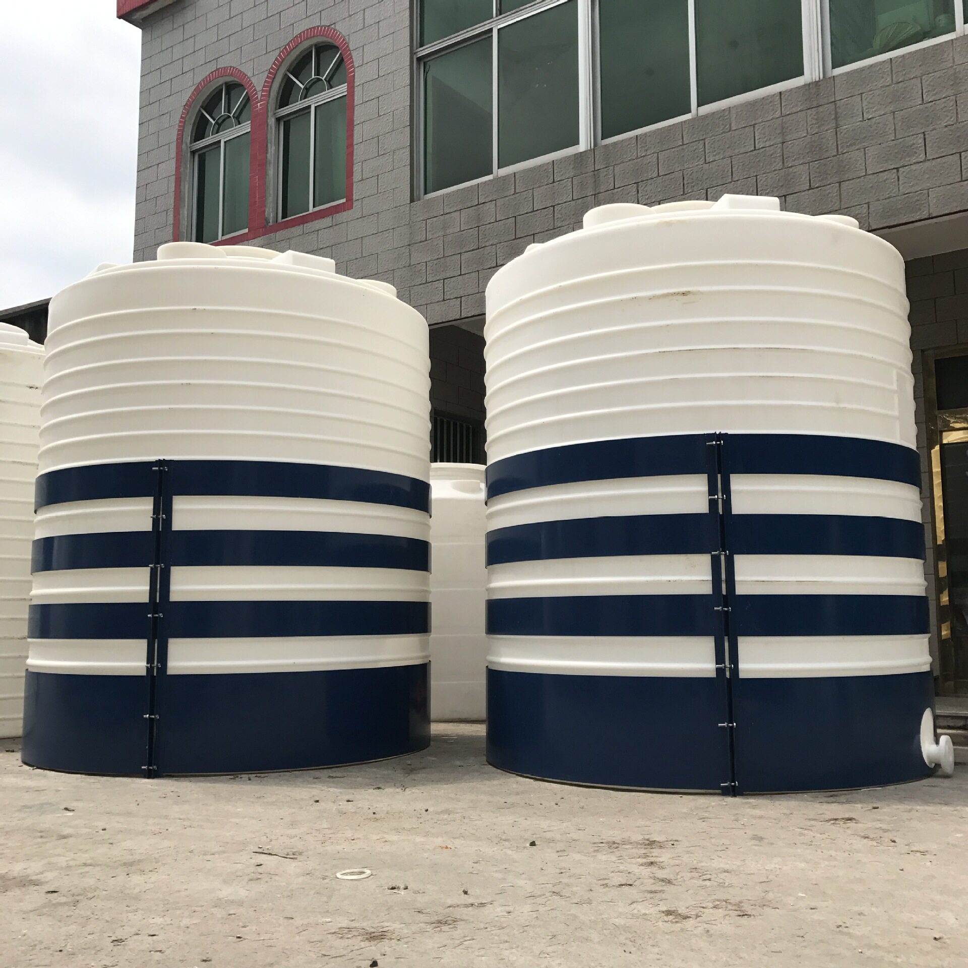 常州10吨塑料储罐  10立方pe塑料桶  滚塑加工储罐产地货源