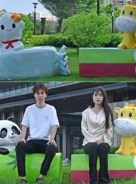 网红卡通动椅物坐凳商钢场闲公幼HNU儿园林景区户外休座玻璃雕塑