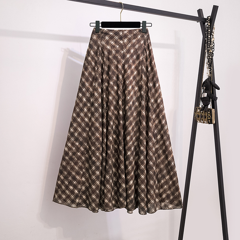 大码微胖mm高级感复古格子半身裙女秋冬高腰显瘦a字中长款伞裙子