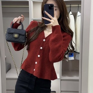 速发V领毛搭打底针织衫春秋新短珍珠扣鱼尾收腰款款红色内衣