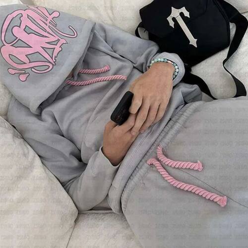 Letter printed long sleeved loose hoodie字母印花长袖宽松卫衣